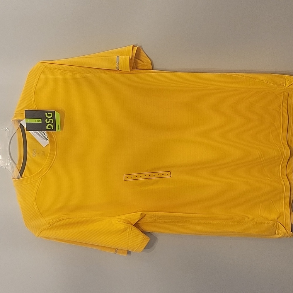 DSG mens small run ss tee yellow short-sleeved performance shirt.  NWT